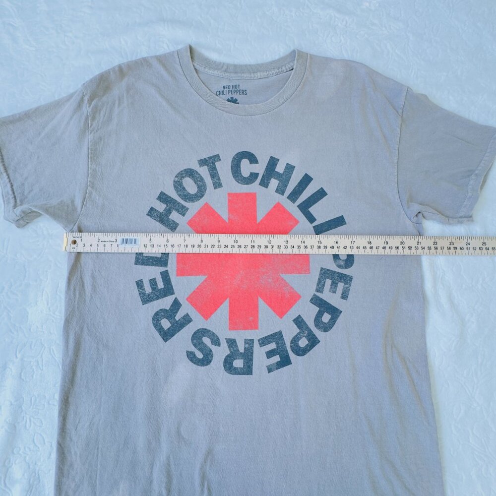 Graphic Tee. Unisex. Size L - Picture 8 of 16